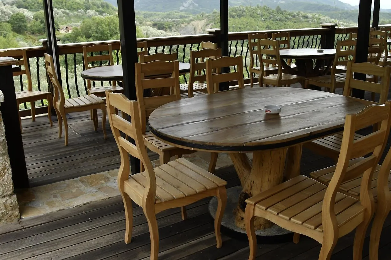 Hotel Restaurant Emblema Petrele
